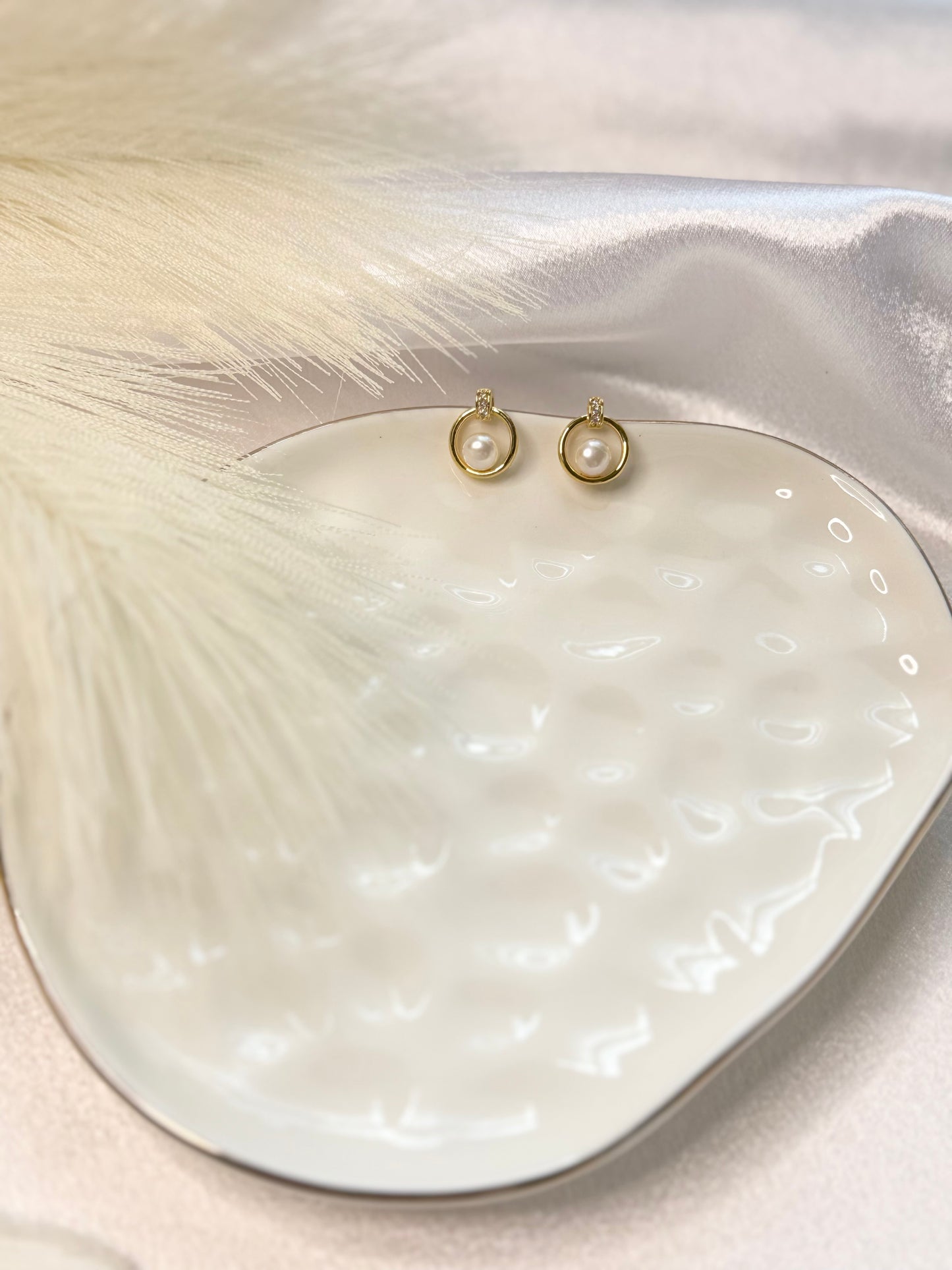 Selene Pearl Studs