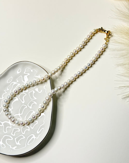 Lea Pearl Necklace