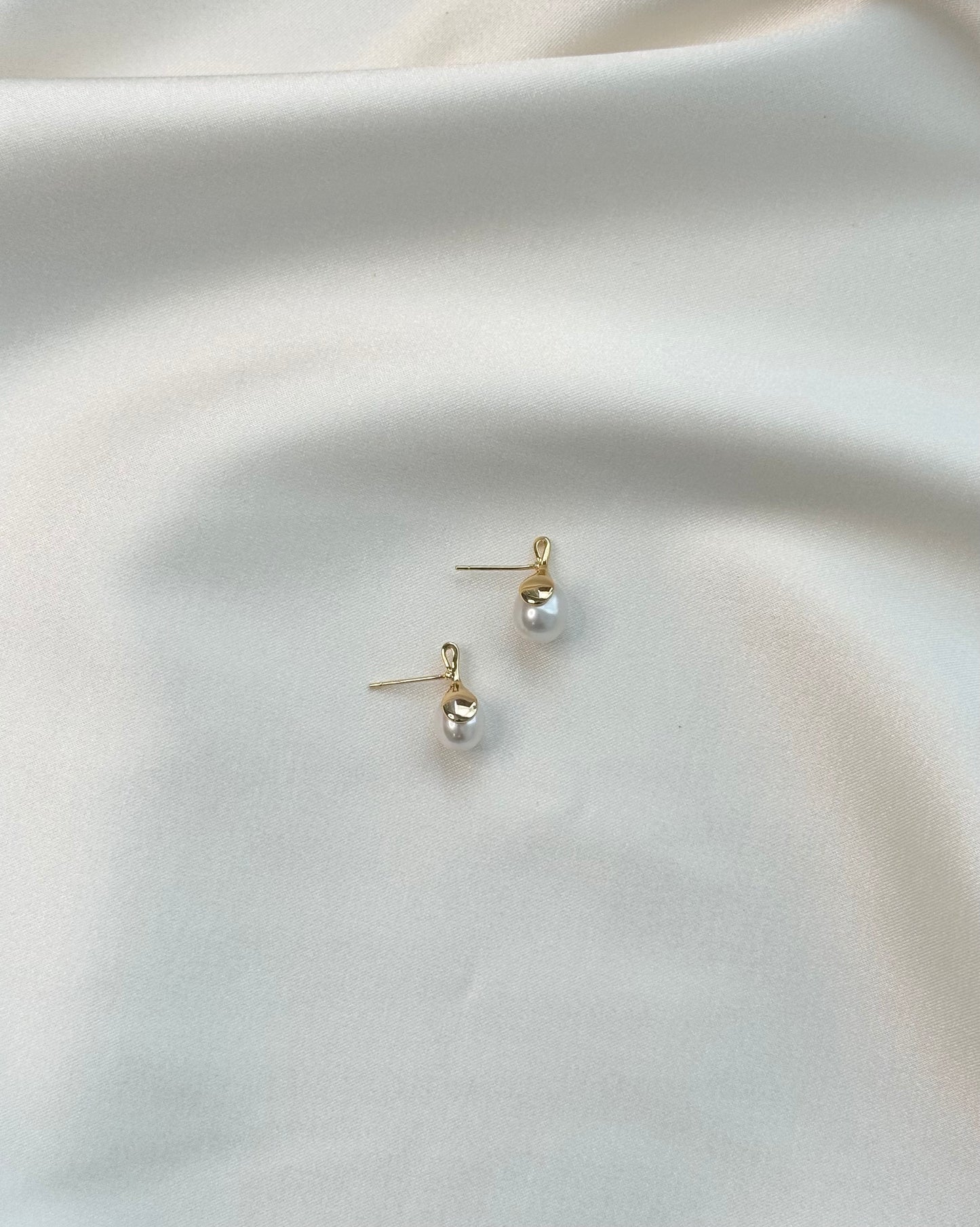 Petal Pearl Earrings