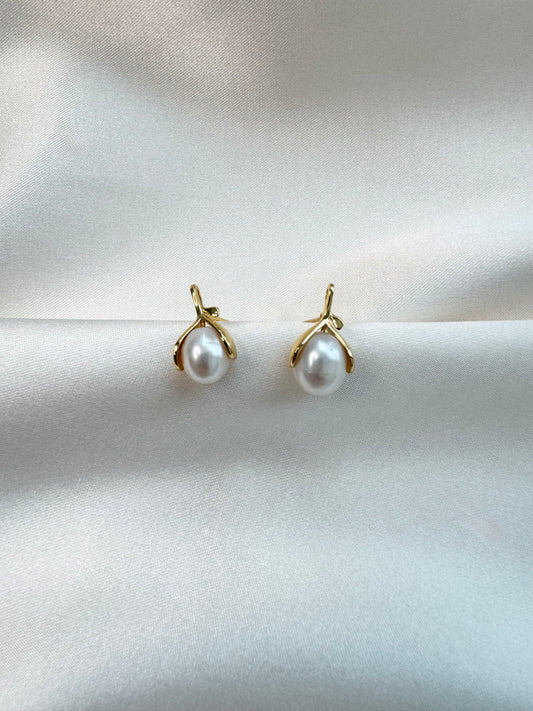 Petal Pearl Earrings