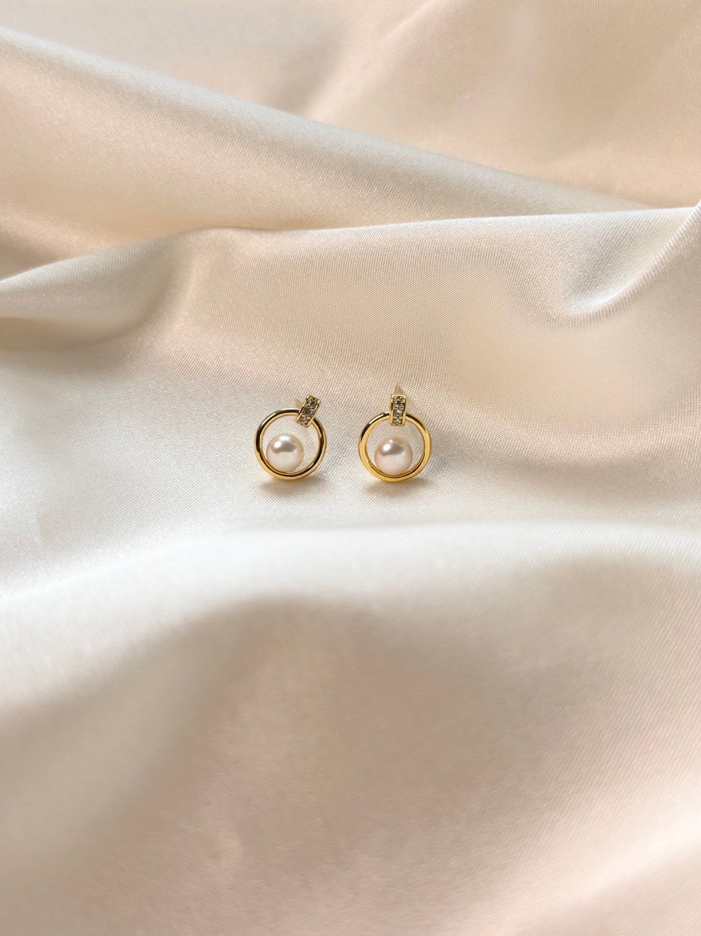 Selene Pearl Studs