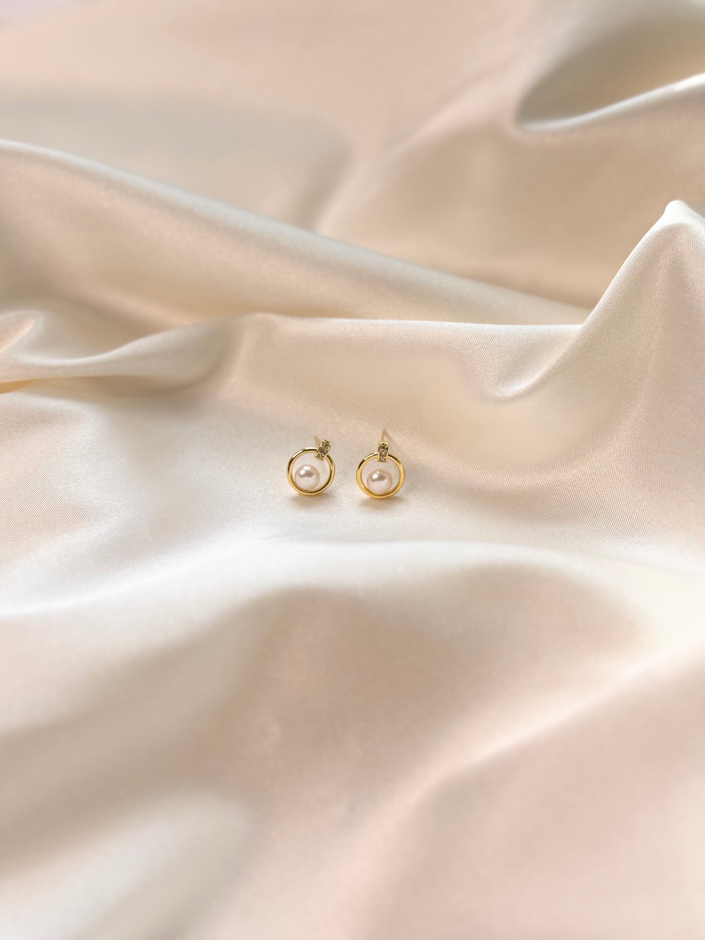 Selene Pearl Studs