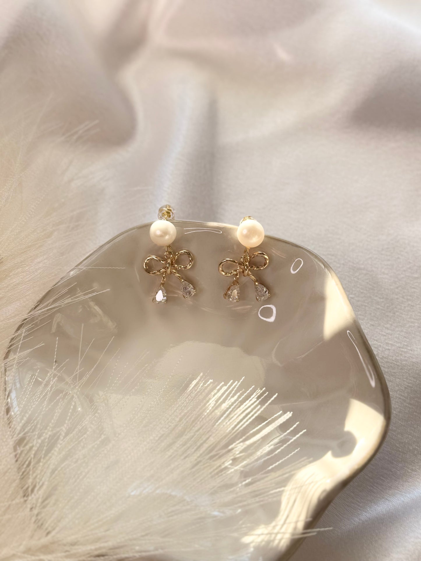 Florienne Pearl Ribbon Earrings