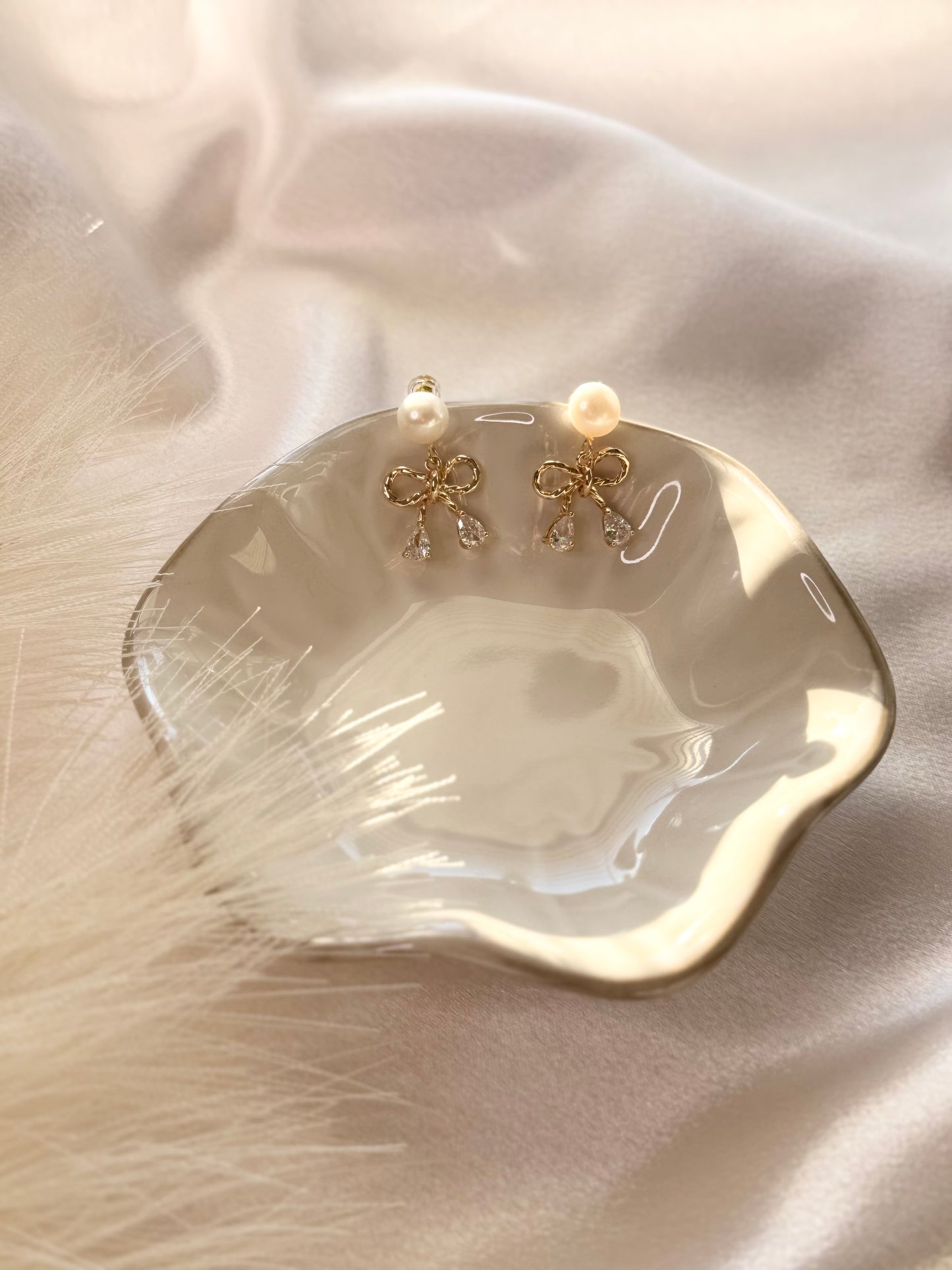 Florienne Pearl Ribbon Earrings