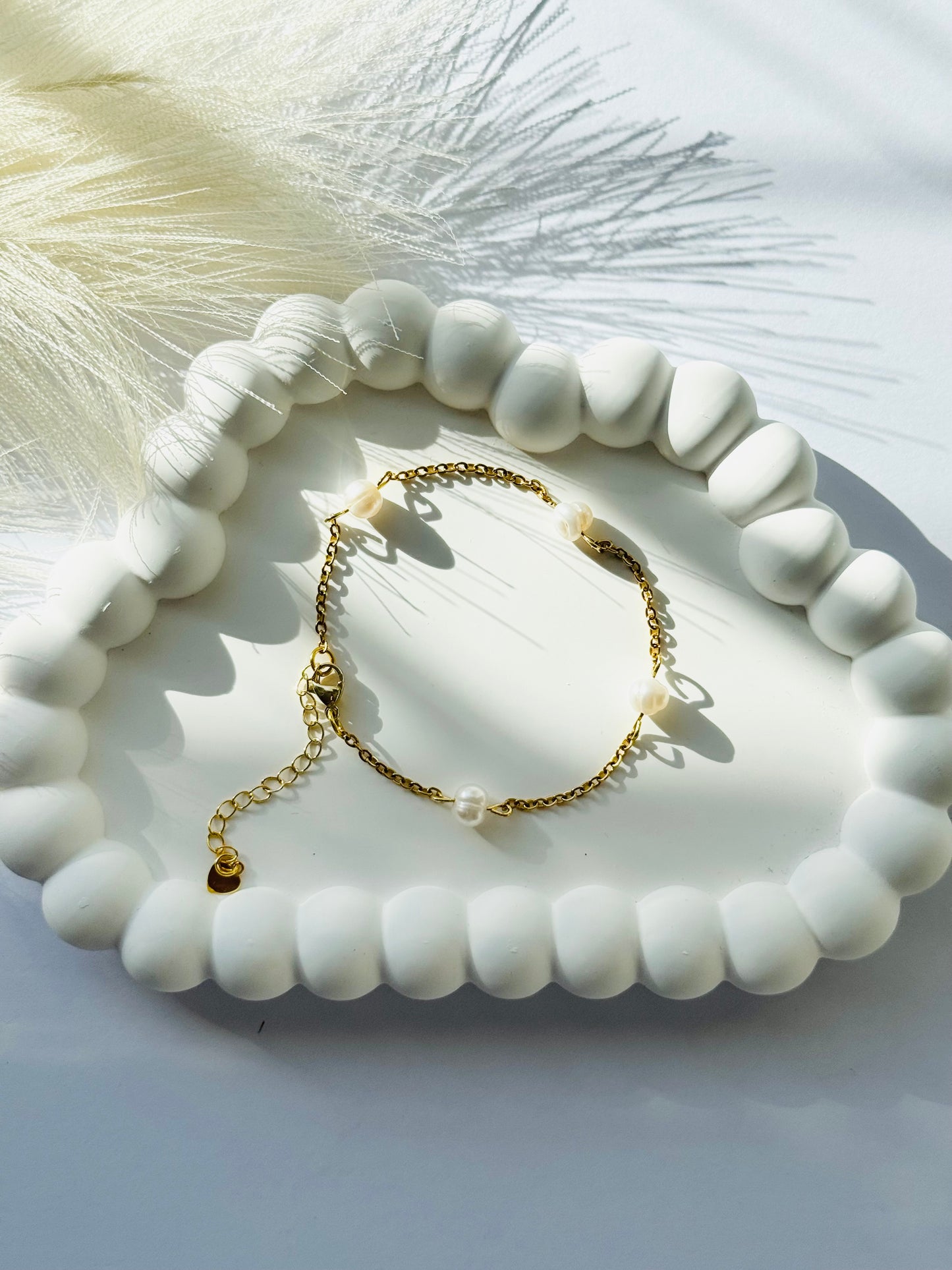 Isla Floating Pearl Bracelet