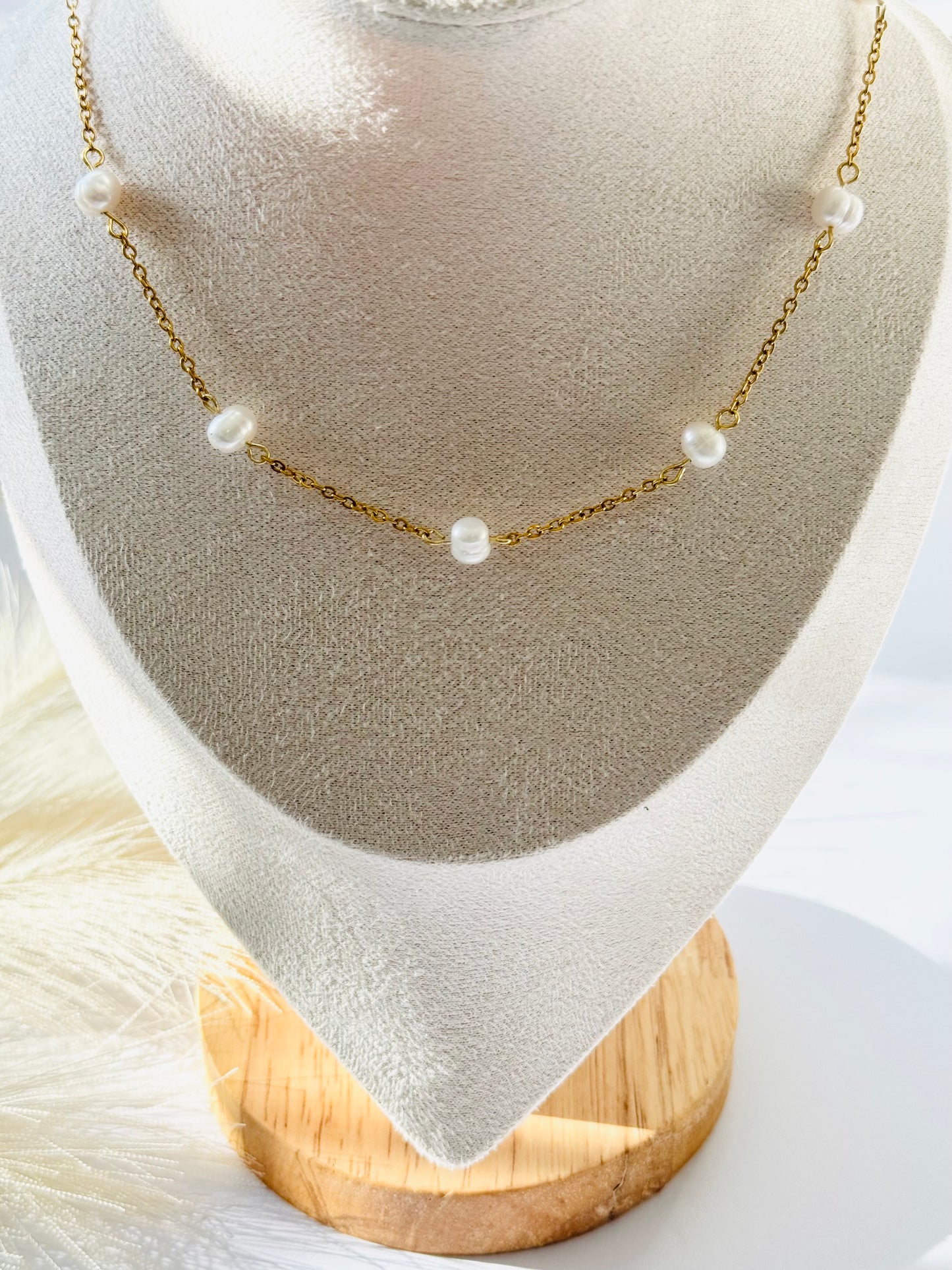 Isla Floating Pearl Necklace