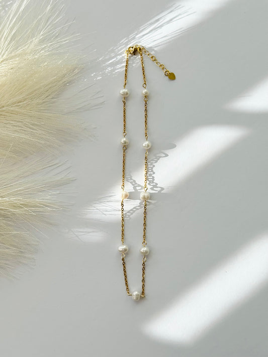 Isla Floating Pearl Necklace